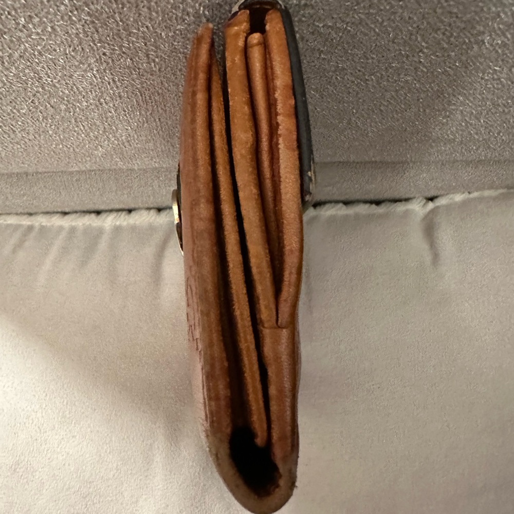Gucci Orange Leather Heart Accent Wallet - Picture 4 of 7